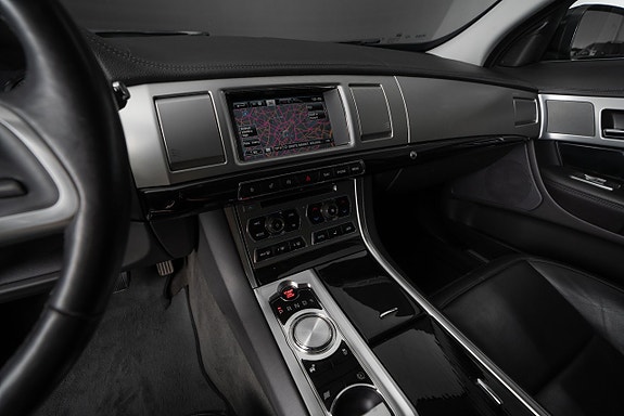 Jaguar XF 6 of 17