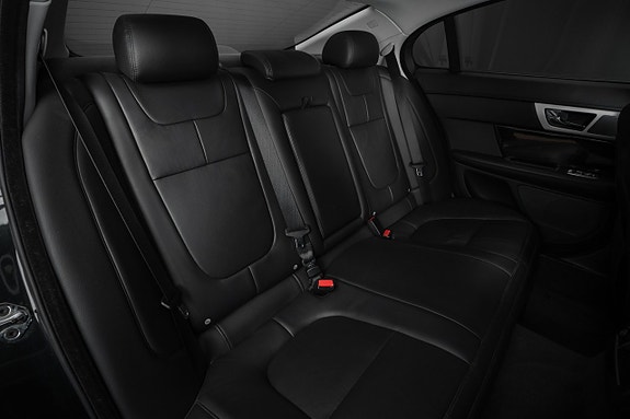 Jaguar XF 13 of 17