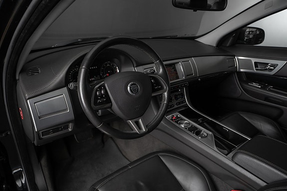 Jaguar XF 5 of 17