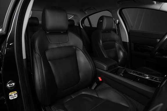 Jaguar XF 10 of 17