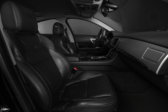 Jaguar XF 9 of 17