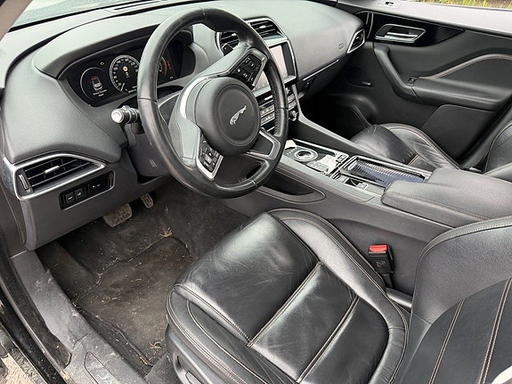 Jaguar F-PACE 5 of 14