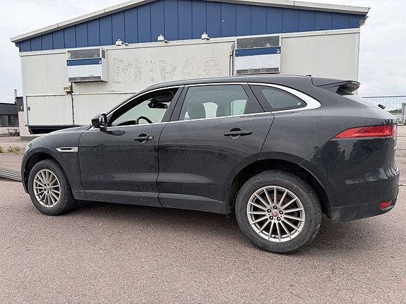 Jaguar F-PACE 2 of 14