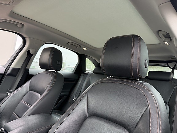 Jaguar F-PACE 10 of 14