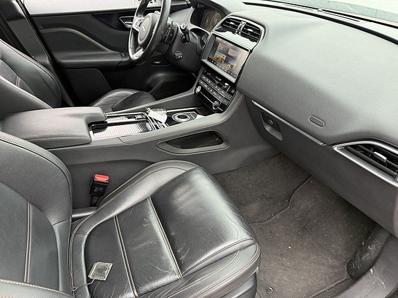 Jaguar F-PACE 8 of 14