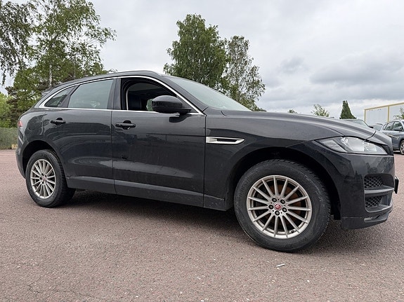 Jaguar F-PACE 4 of 14