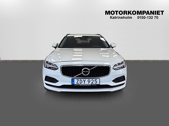Volvo V90 2 of 5