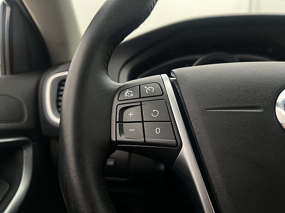 Volvo V40 13 of 29