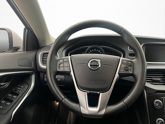 Volvo V40 12 of 29