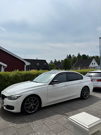 BMW 328i 2 of 5