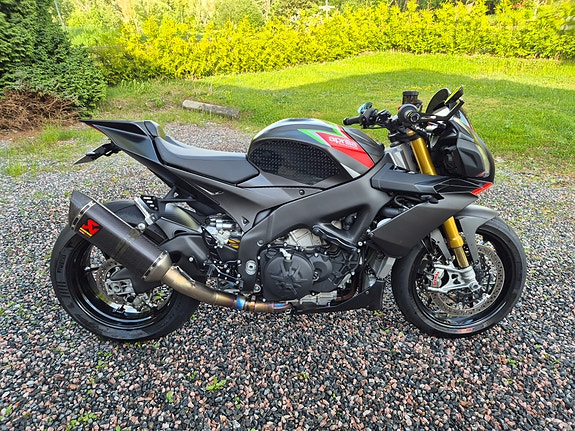 Aprilia Tuono V4 1100 Factory 5 of 5
