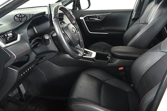 Toyota RAV4 6 of 22