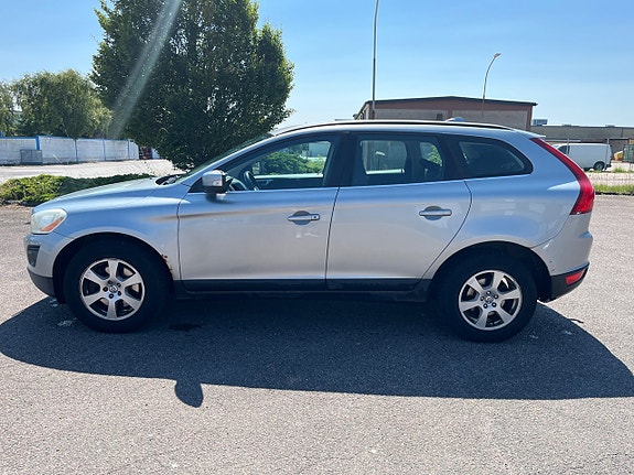 Volvo XC60 2 of 5