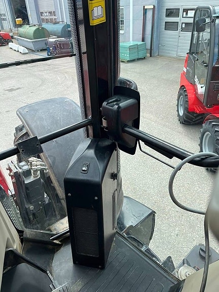 Massey Ferguson 6616 Dyna-VT/Frontlyft 12 of 16