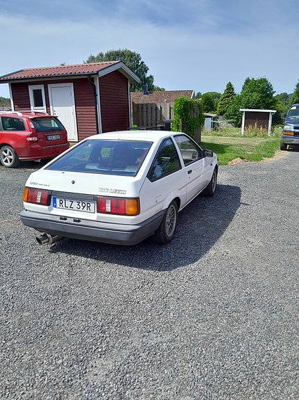 Toyota Corolla 3 of 5