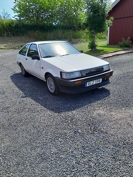 Toyota Corolla 2 of 5