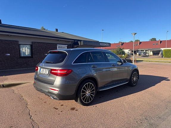 Mercedes-Benz GLC220 d 2 of 7