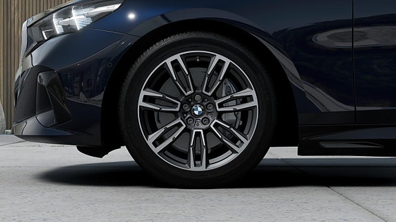 BMW i5 7 of 13
