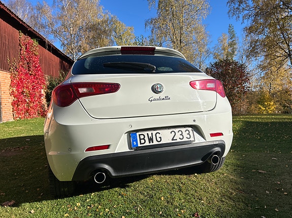 Alfa Romeo Giulietta 3 of 5