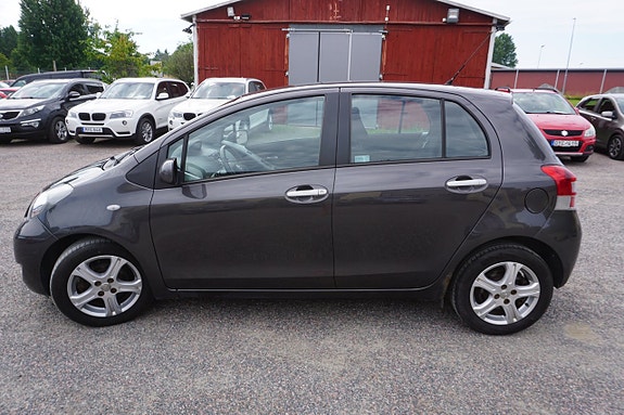 Toyota Yaris 5 of 5