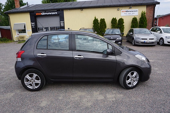 Toyota Yaris 4 of 5