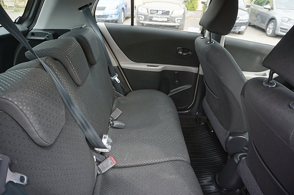 Toyota Yaris 7 of 8