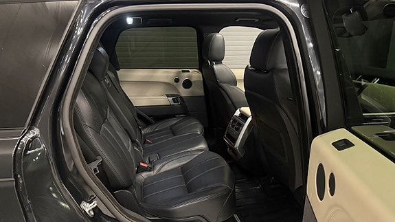 Land Rover Range Rover Sport 18 of 30