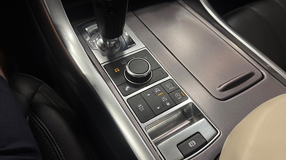 Land Rover Range Rover Sport 24 of 30