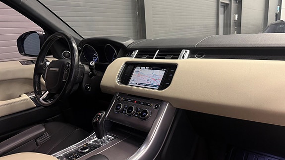 Land Rover Range Rover Sport 21 of 30