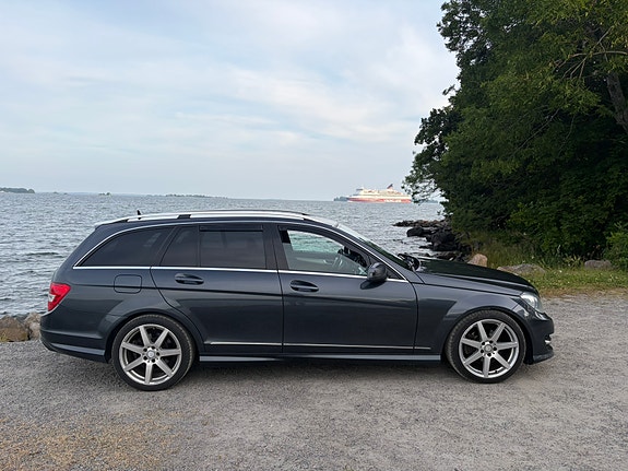Mercedes-Benz C220 4 of 5
