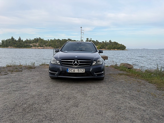 Mercedes-Benz C220 3 of 5