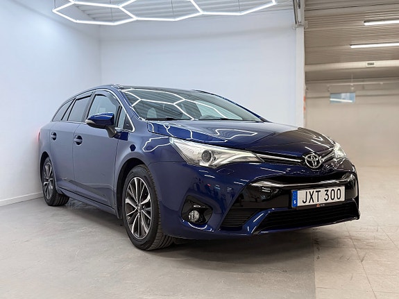 Toyota Avensis 4 of 5