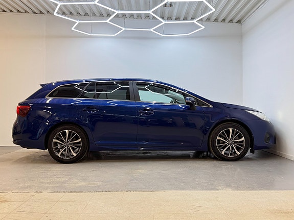 Toyota Avensis 5 of 5