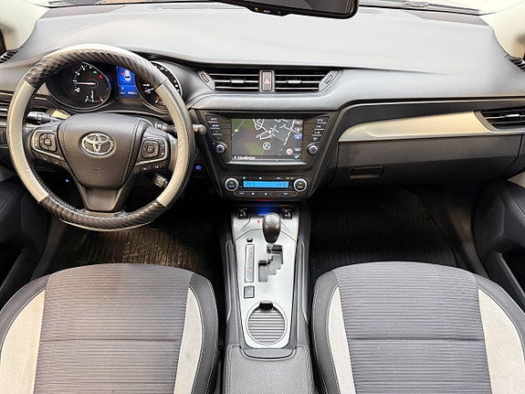 Toyota Avensis 2 of 5