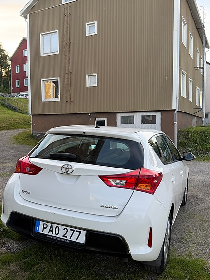 Toyota Auris 3 of 12