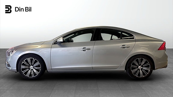 Volvo S60 2 of 5