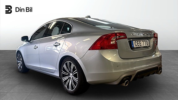 Volvo S60 3 of 5