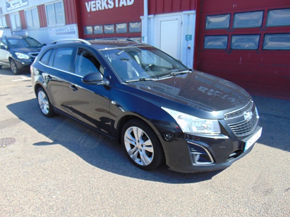 Chevrolet Cruze 2 of 5