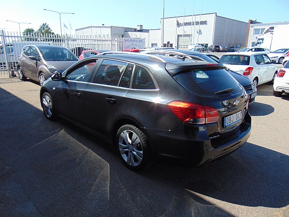 Chevrolet Cruze 4 of 5