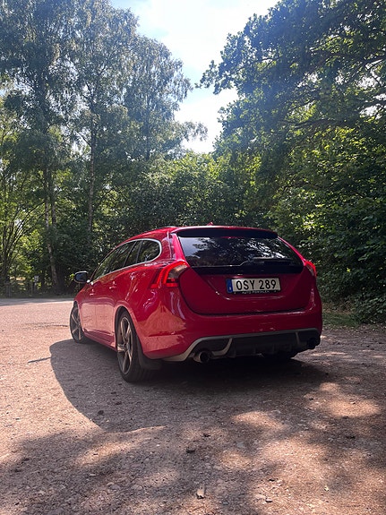 Volvo V60 2 of 5