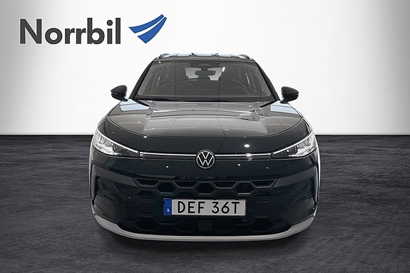 Volkswagen T-Roc 2 of 5