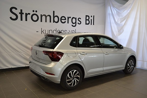 Volkswagen Polo 2 of 5