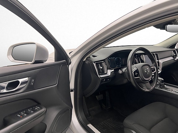 Volvo V60 11 of 30