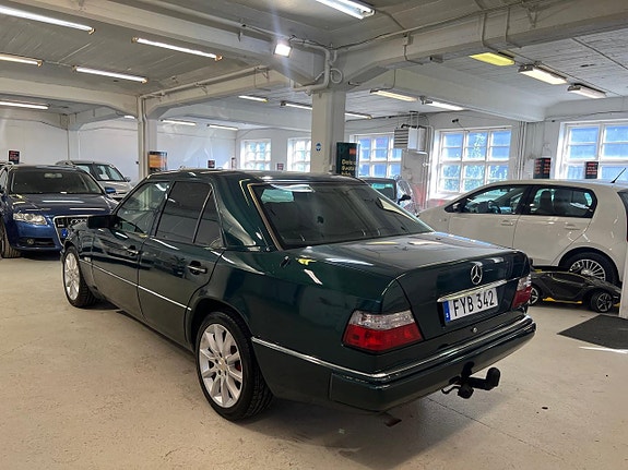 Mercedes-Benz E200 5 of 11