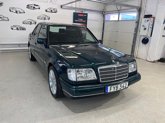 Mercedes-Benz E200 2 of 11