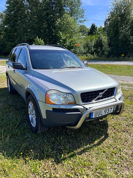 Volvo XC90 2 of 5