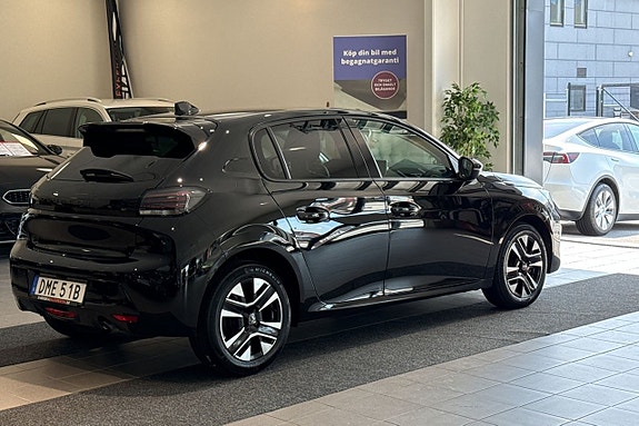 Peugeot 208 3 of 5