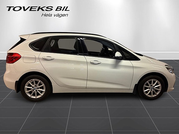 BMW 218d 2 of 5