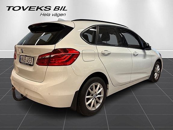 BMW 218d 3 of 5