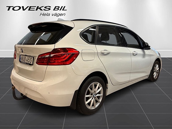 BMW 218d 3 of 5